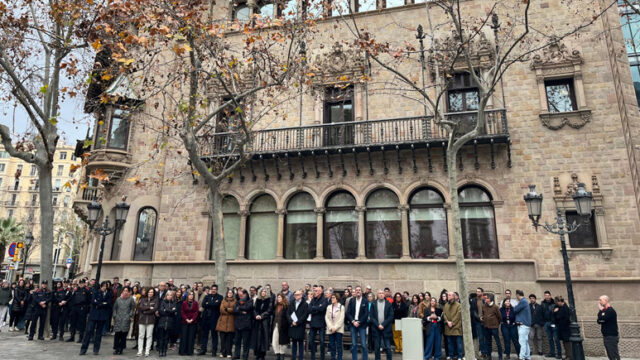 Minut_de_silenci_de_la_Diputacio_de_Barcelona_per_les_victimes_dels_aiguats.jpg