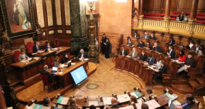 El ple de Barcelona rebutja crear una comissió d’estudi per evitar la compra especulativa d’habitatge