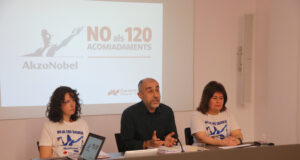 Plantilla i direcció d’Azko Nobel acorden rebaixar de 120 a 101 els acomiadaments a la planta del Prat de Llobregat
