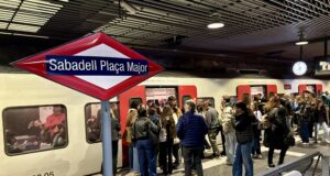 Andanes i trens plens a Sabadell en la primera de les cinc jornades de vaga dels maquinistes a FGC