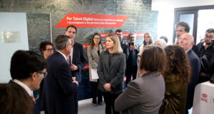 Barcelona inaugura un centre de formació digital que preveu formar 1.000 persones amb discapacitat en quatre anys