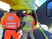 Greu accident a tocar de Castelldefels: un ciclista amb la cuixa perforada en un corriol de Gavà