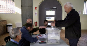 Degoteig de professionals del camp voten a les eleccions agràries per triar els seus representants als òrgans del Govern