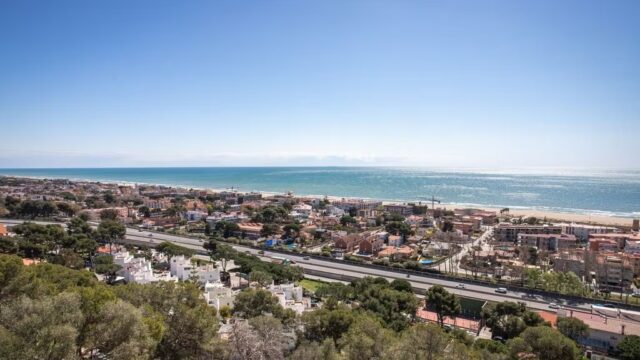 Castelldefels des de l'aire. Foto: Ajuntament de Castelldefels